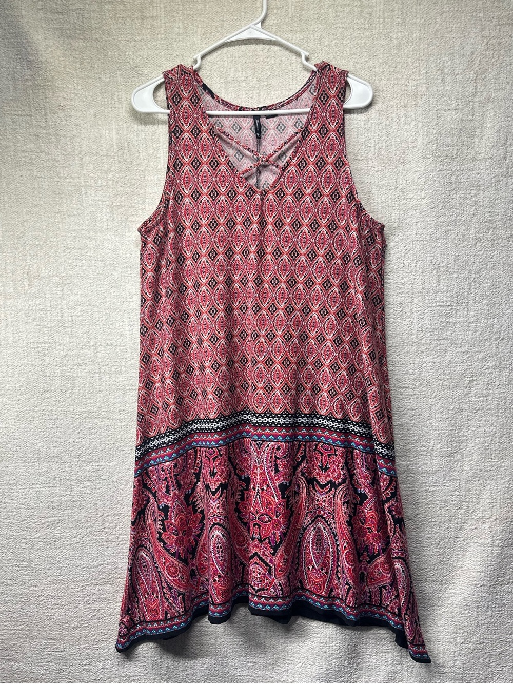 New Directions Womenโs Sleeveless Shift Boho Geometric Pattern Midi Dress PL